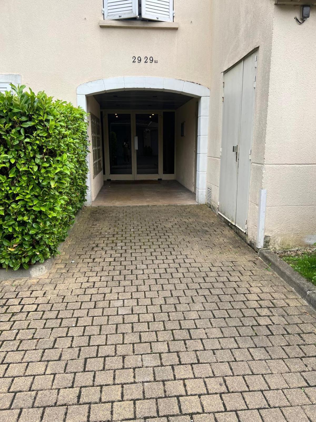 Champion Suites Sarcelles Exterior foto